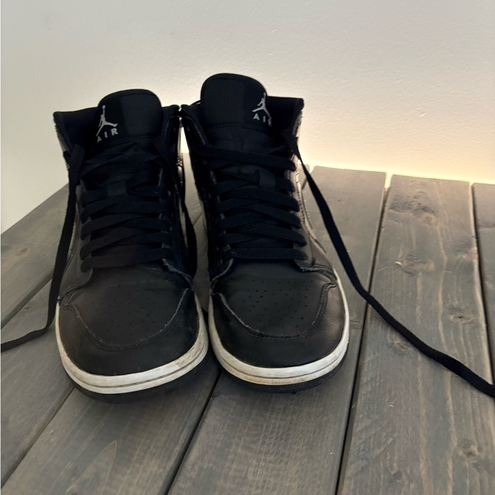 Jordan Men's Black and White Jordan high Sneakers
